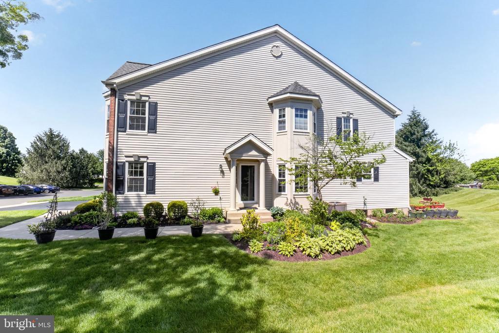 106 JULIAN DRIVE E