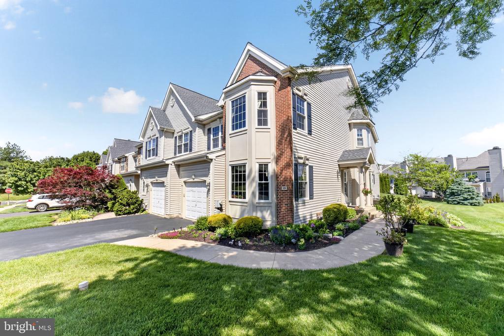 106 JULIAN DRIVE E