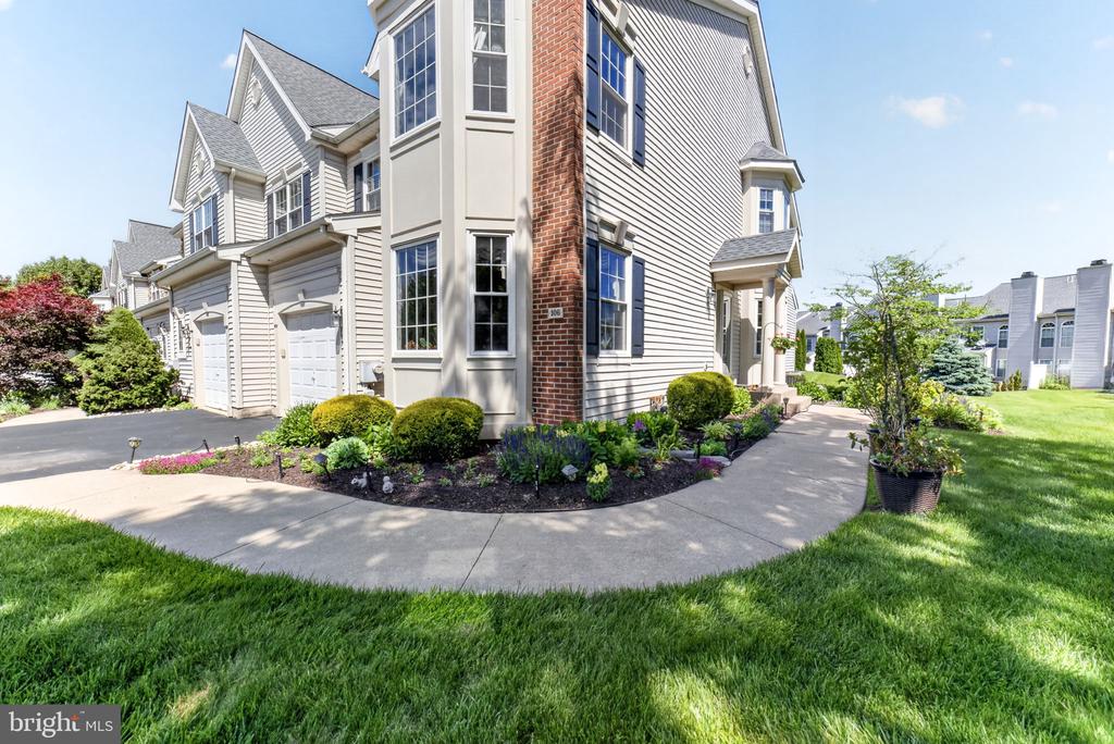 106 JULIAN DRIVE E