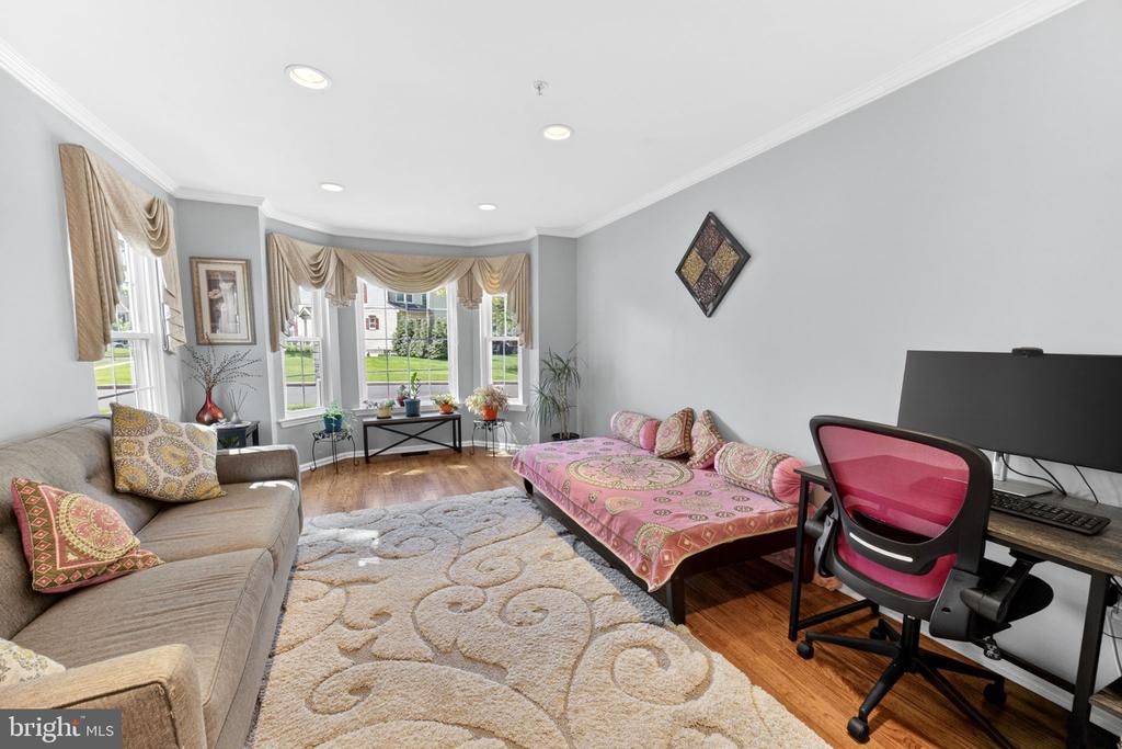 106 JULIAN DRIVE E