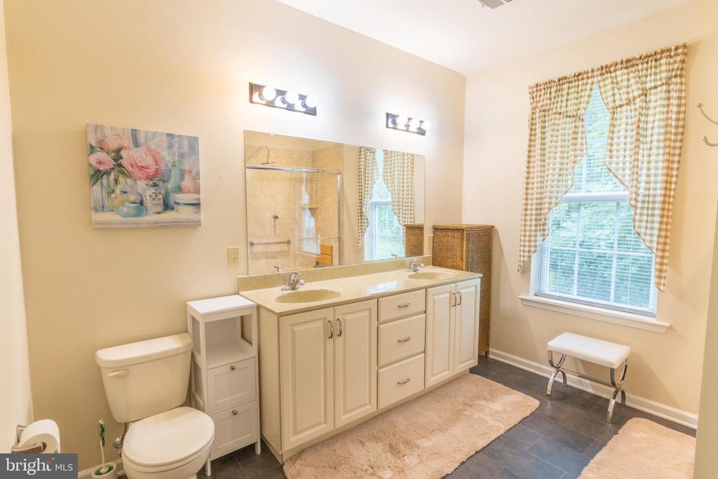 1166 CREEKSIDE LANE