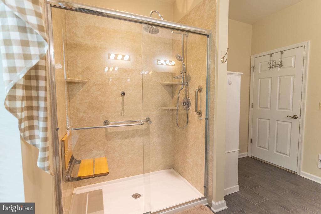1166 CREEKSIDE LANE