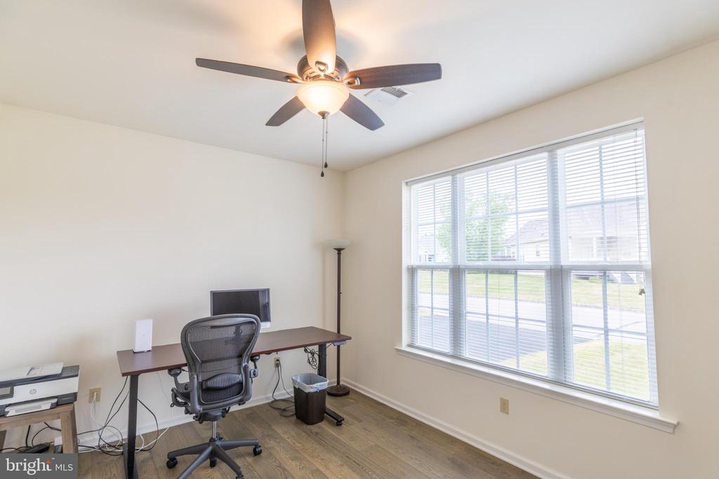 1166 CREEKSIDE LANE