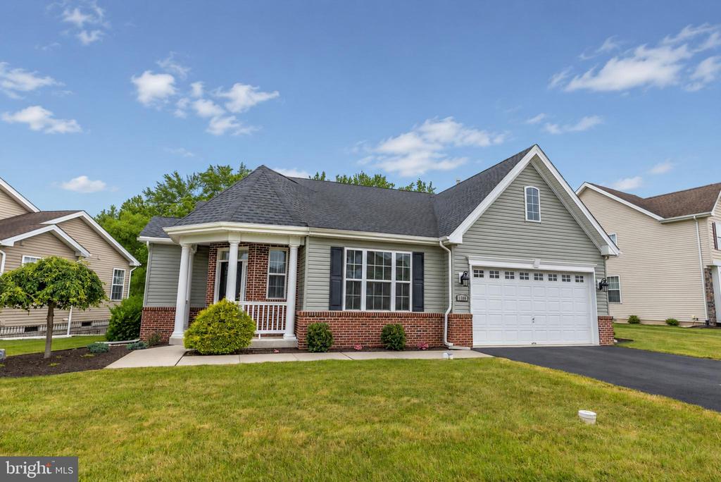 1166 CREEKSIDE LANE