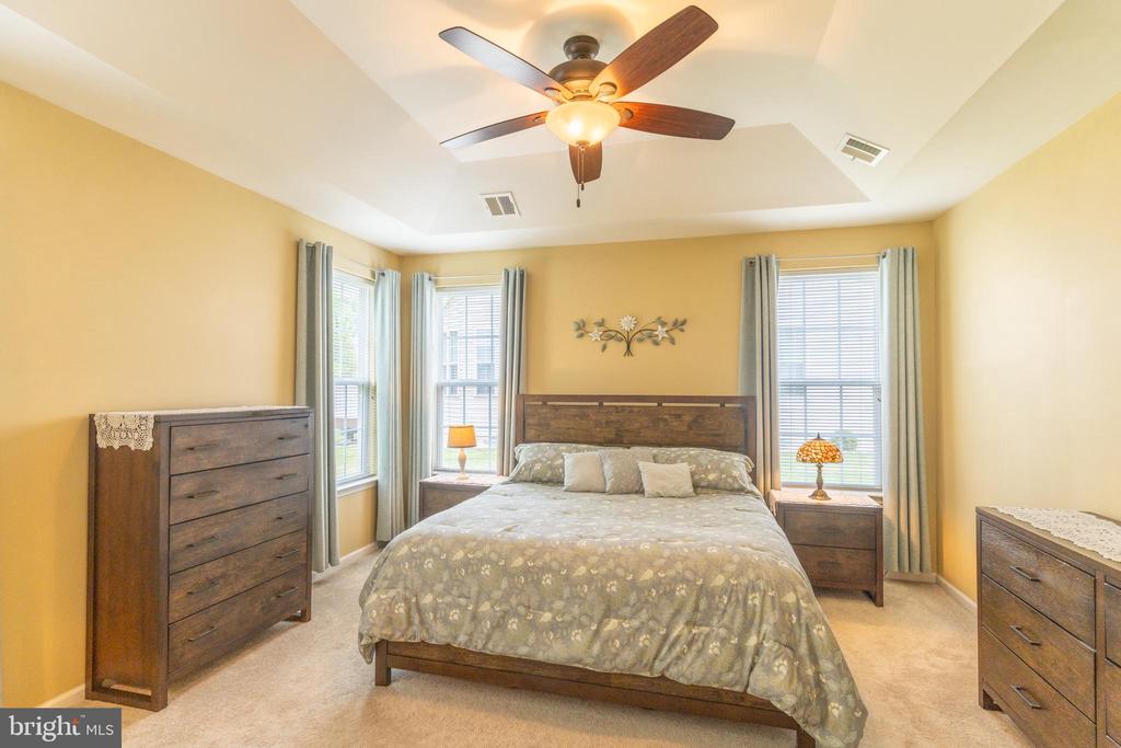1166 CREEKSIDE LANE