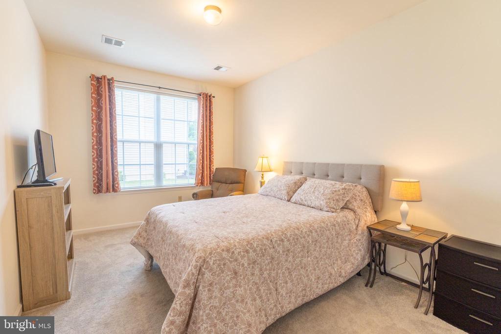 1166 CREEKSIDE LANE