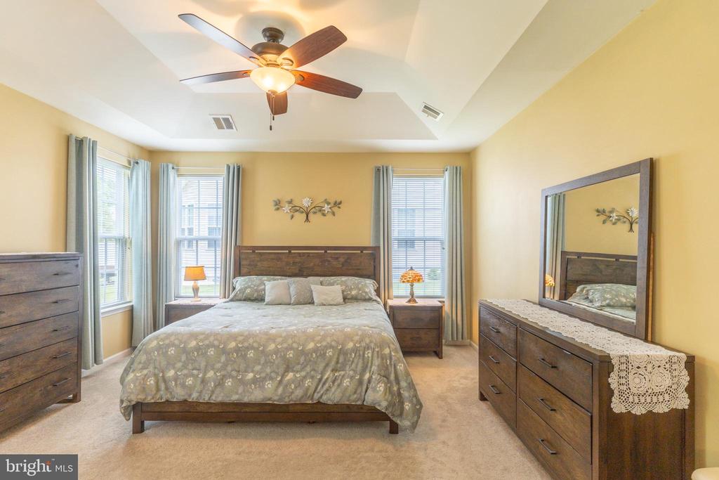 1166 CREEKSIDE LANE