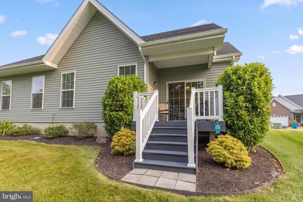 1166 CREEKSIDE LANE