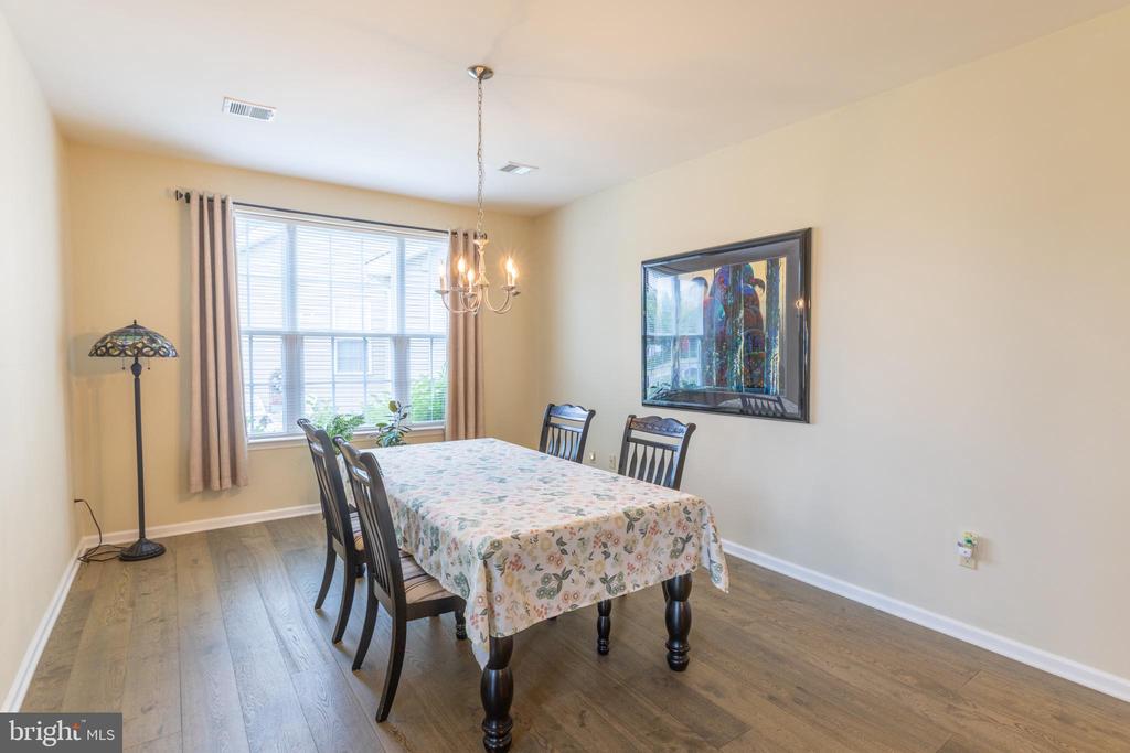1166 CREEKSIDE LANE