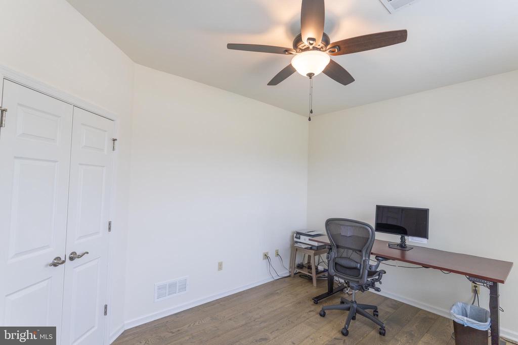 1166 CREEKSIDE LANE