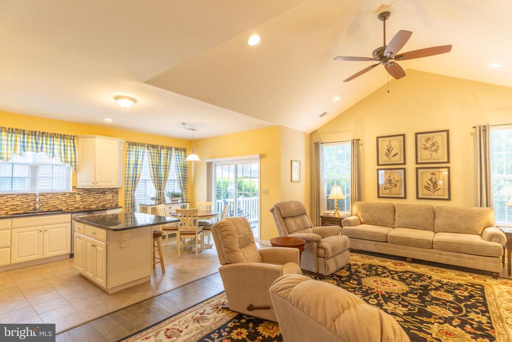 1166 CREEKSIDE LANE