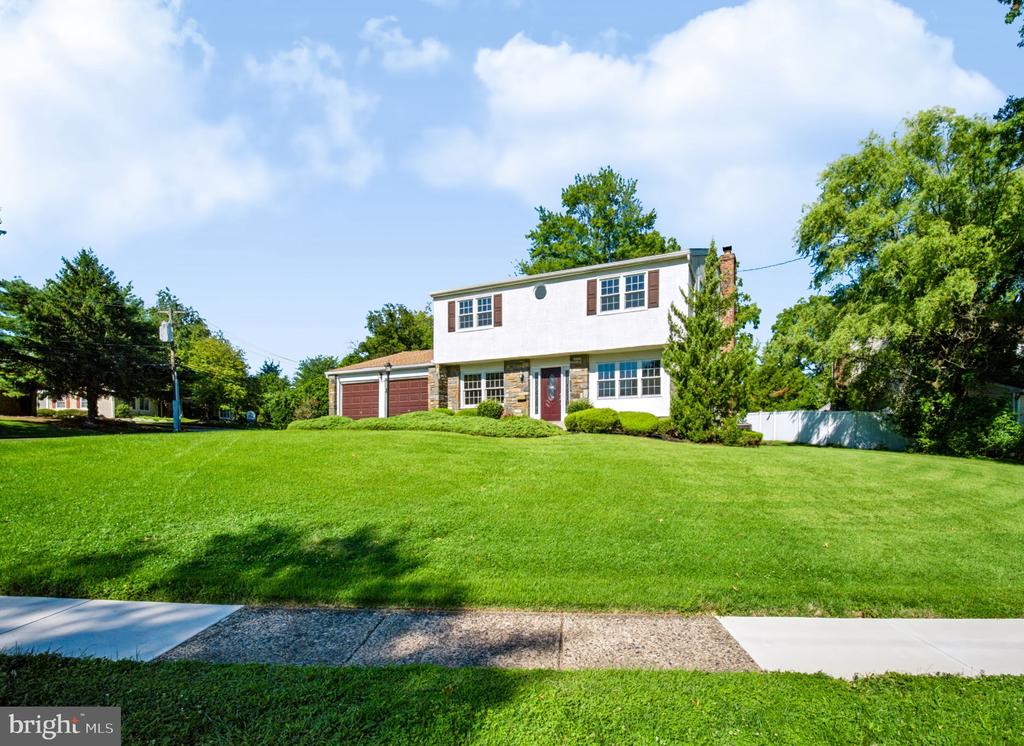 2201 SHETLAND DRIVE