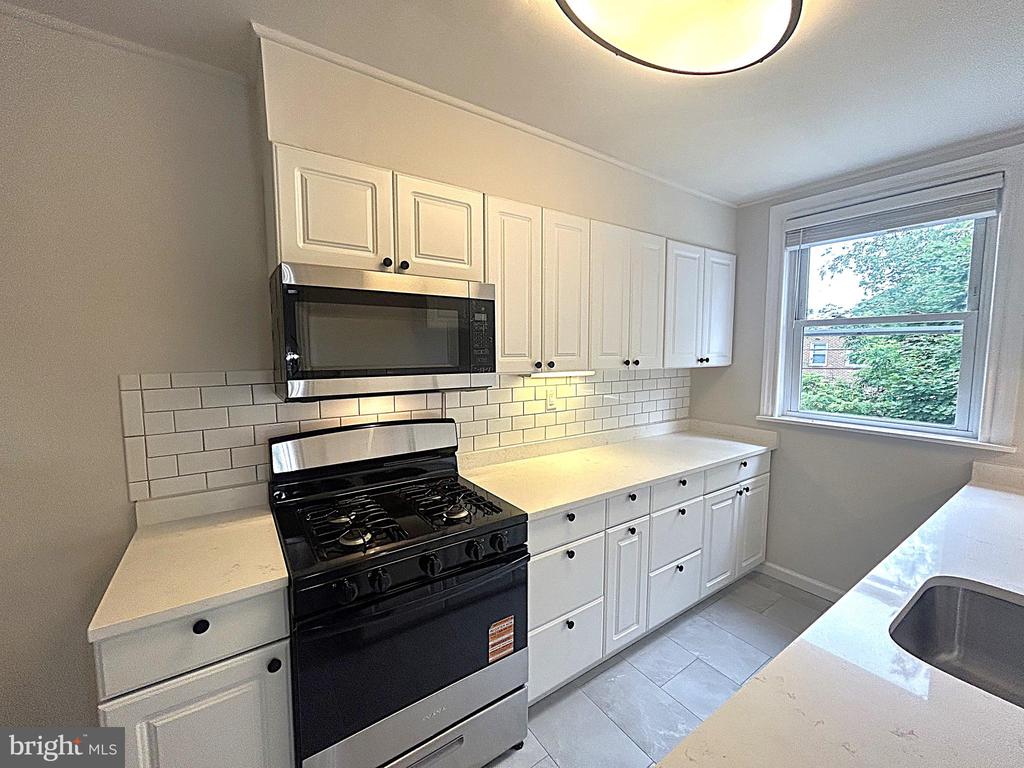 842 FAIRFAX ROAD