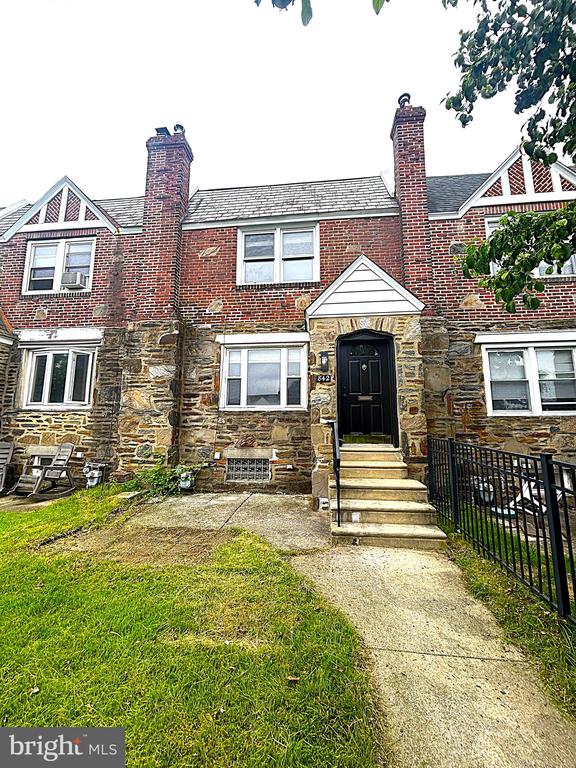 842 FAIRFAX ROAD