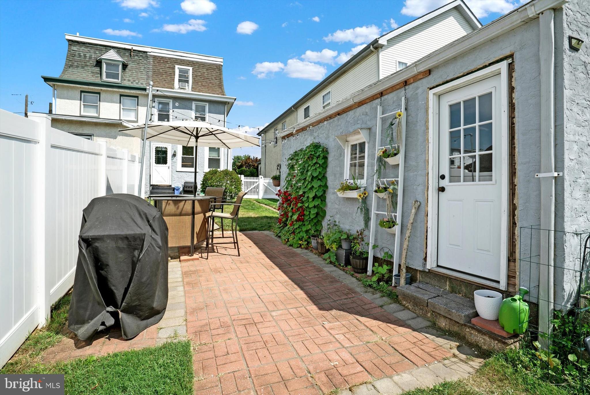 589 SUMMIT STREET