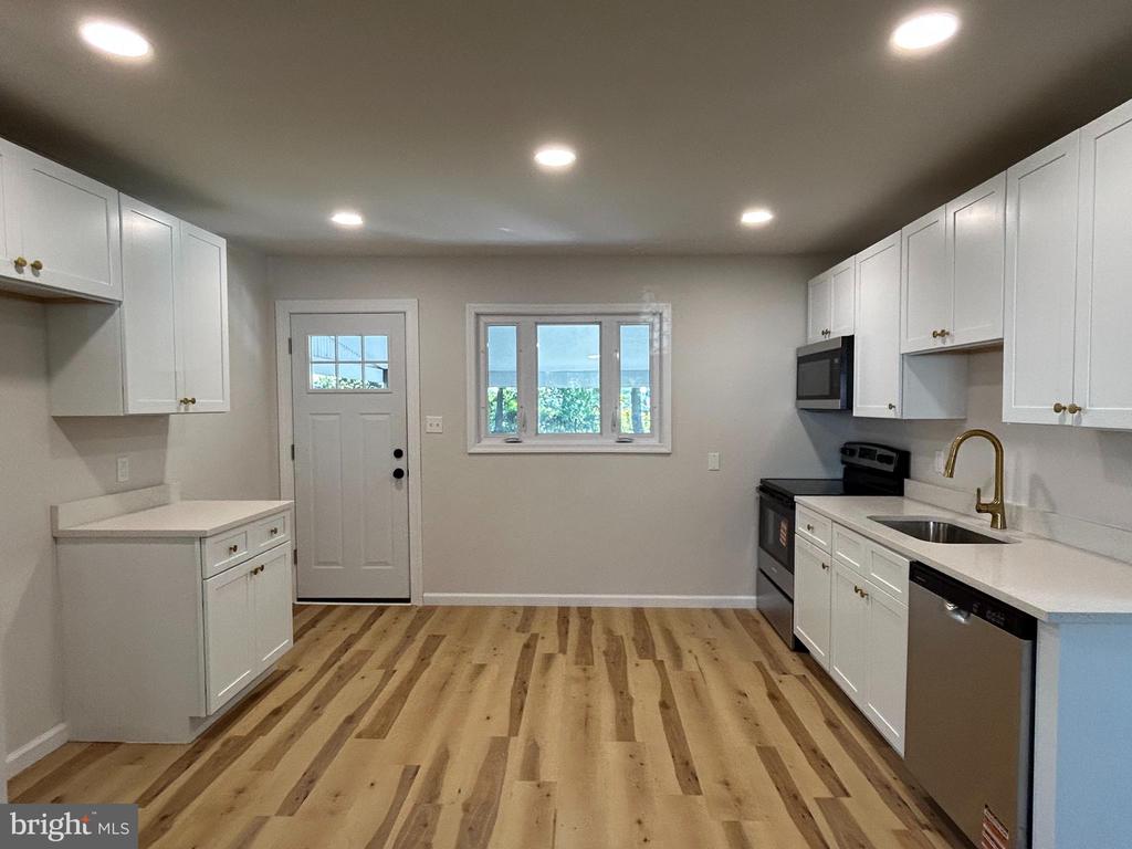 156 GABLE AVENUE