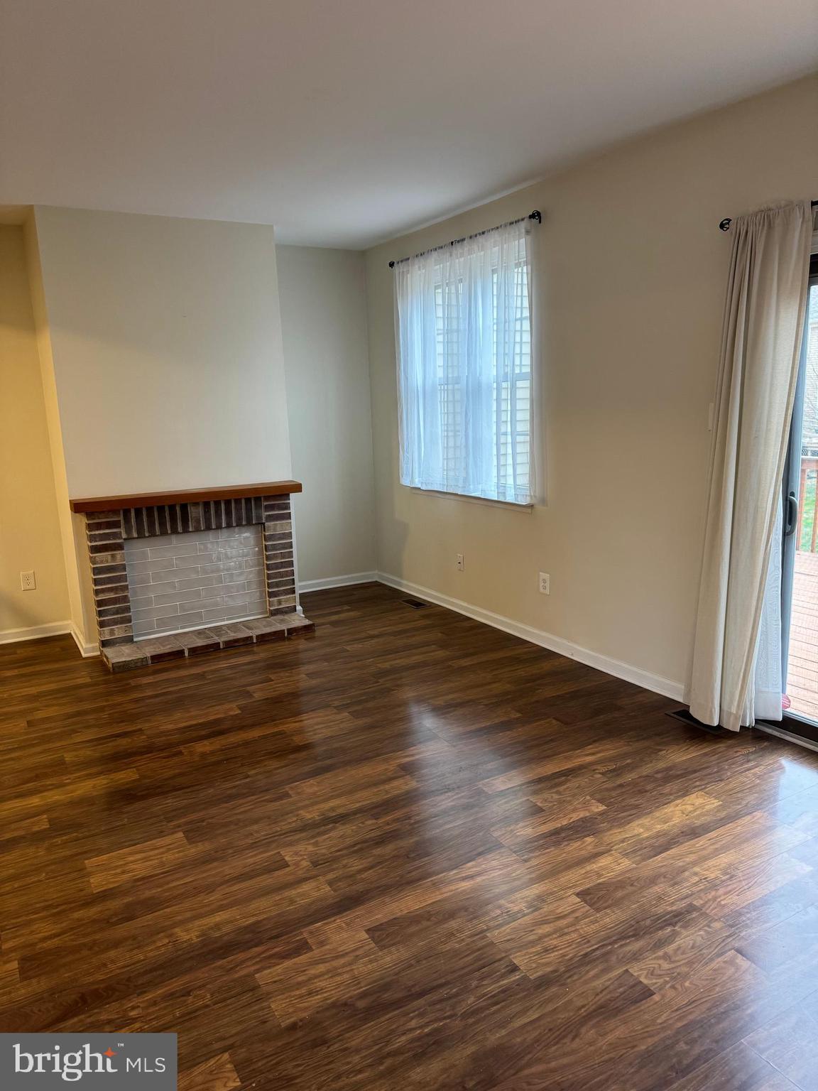 204 LIVINGSTON COURT