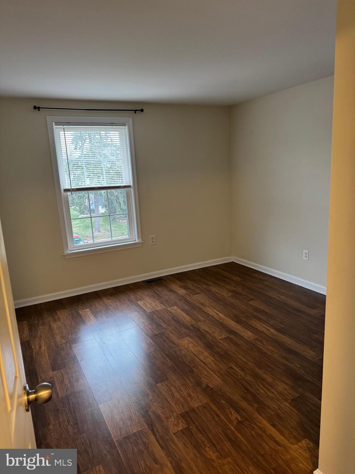 204 LIVINGSTON COURT