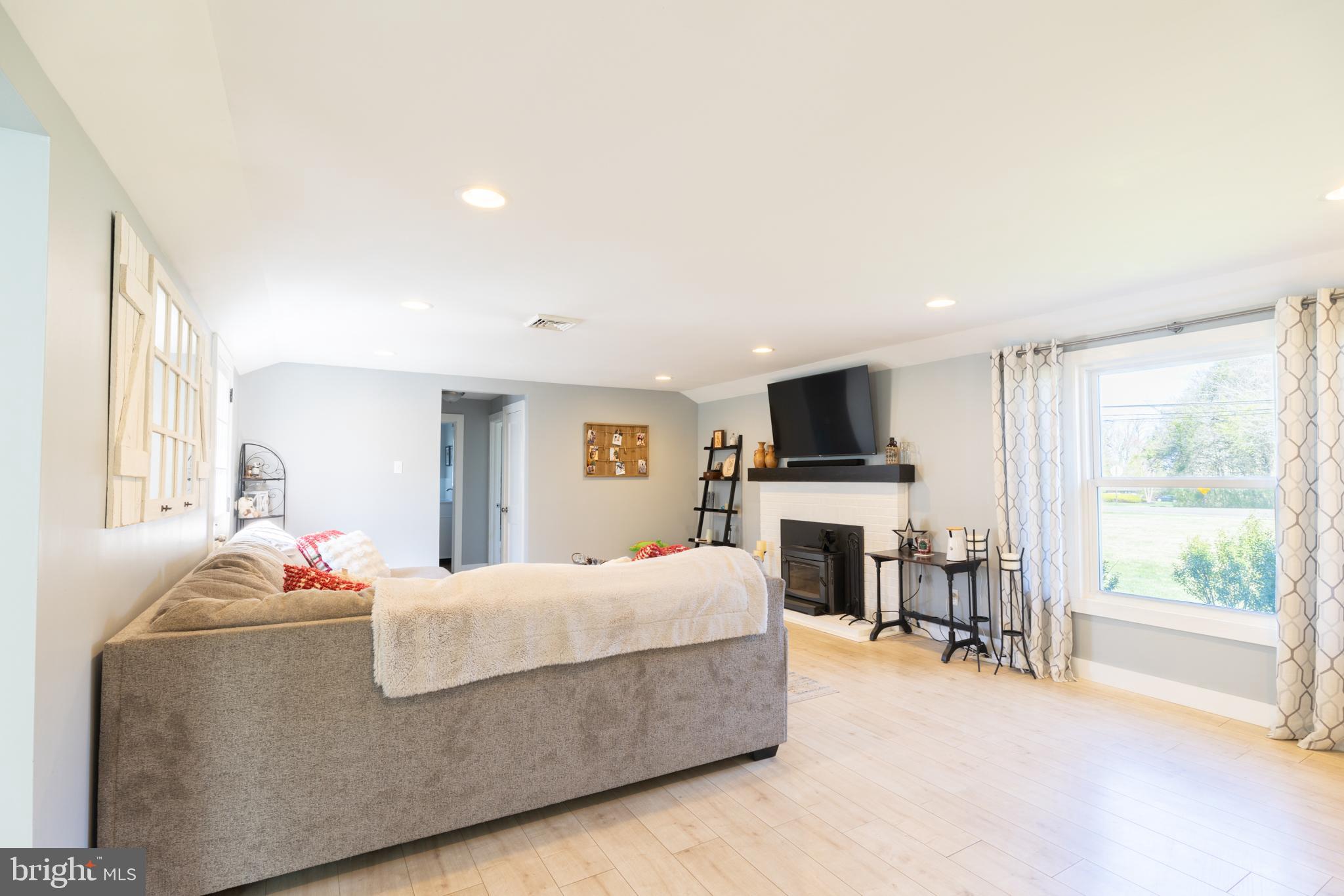 1023 LANSDALE AVENUE