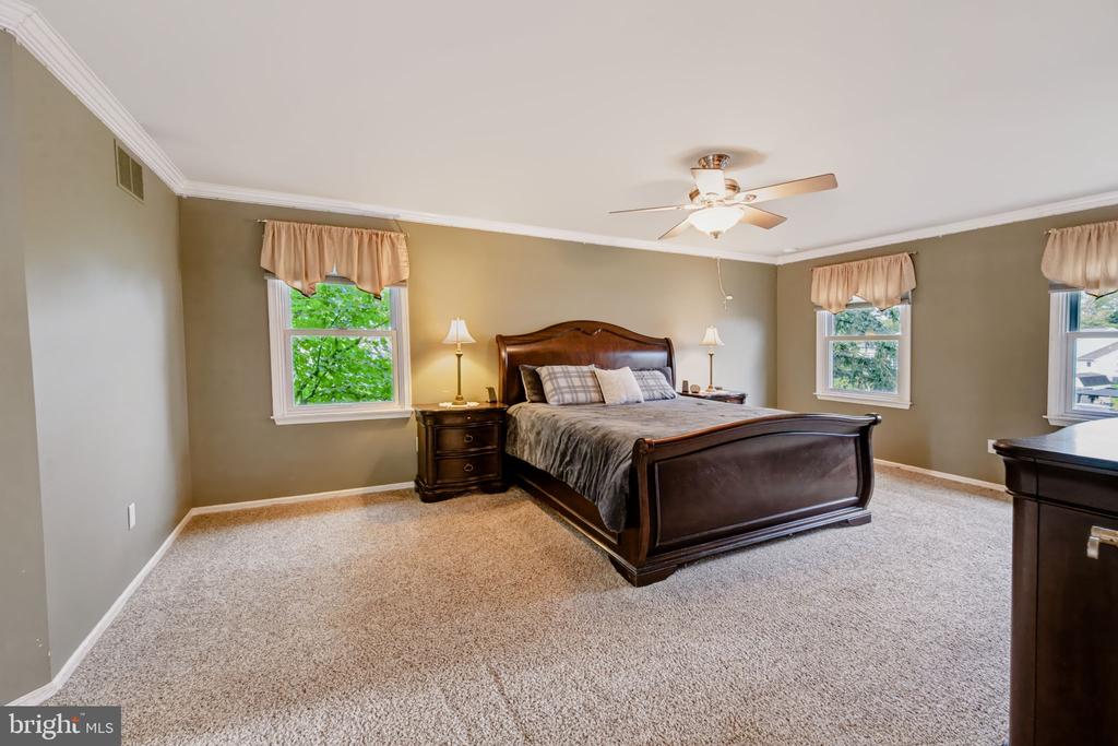 567 CONSTITUTION ROAD Unit:           