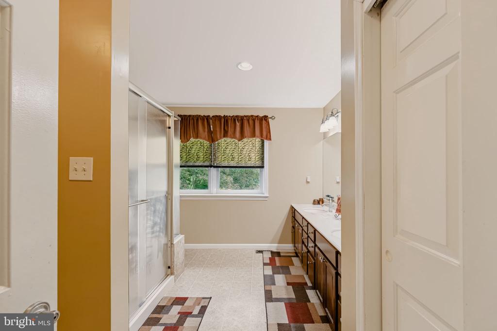 567 CONSTITUTION ROAD Unit:           