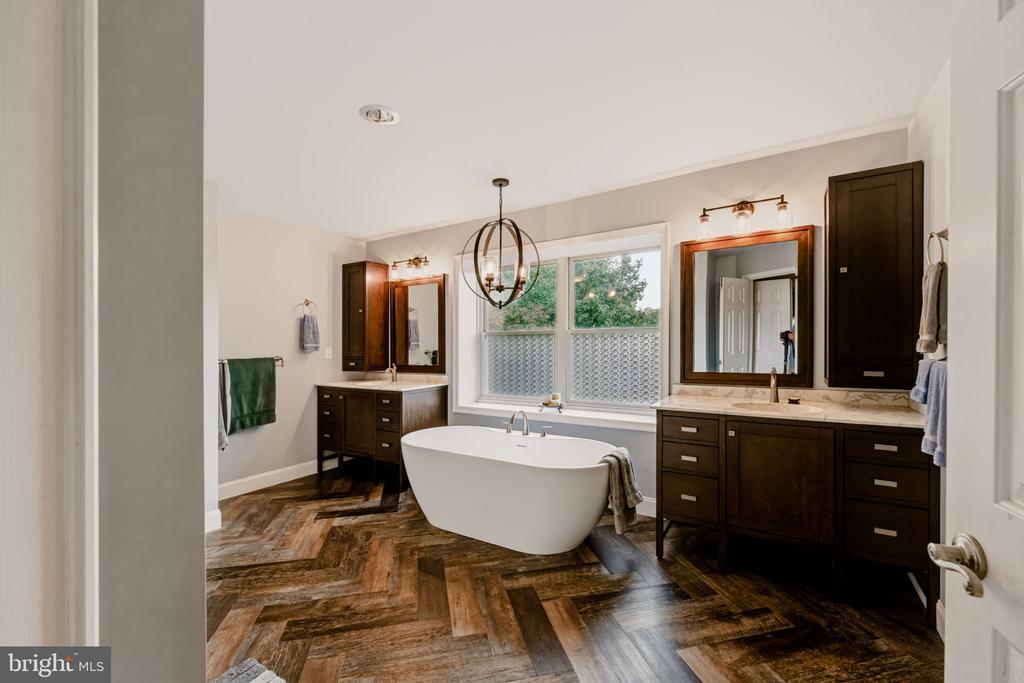 567 CONSTITUTION ROAD Unit:           