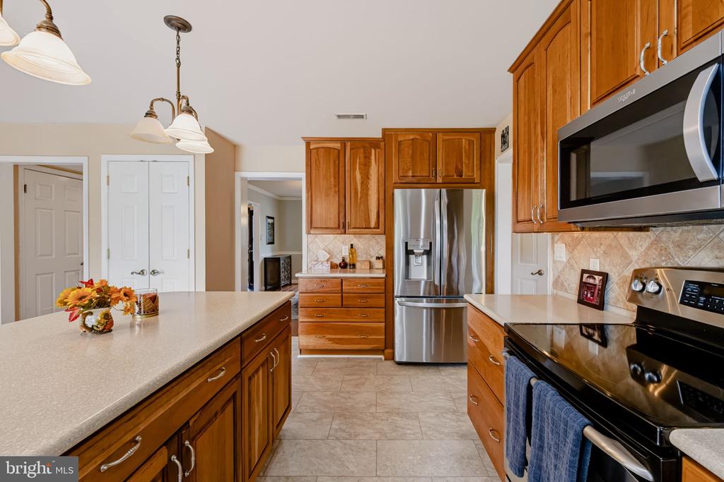 567 CONSTITUTION ROAD Unit:           