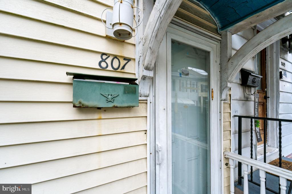 807 W NORWEGIAN STREET