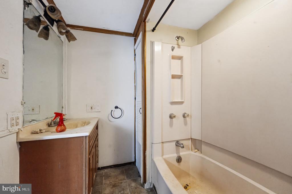 807 W NORWEGIAN STREET