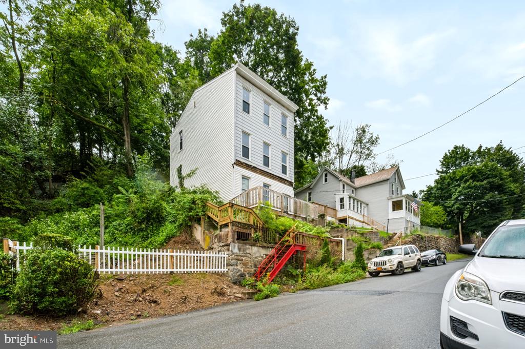408 FRONT STREET