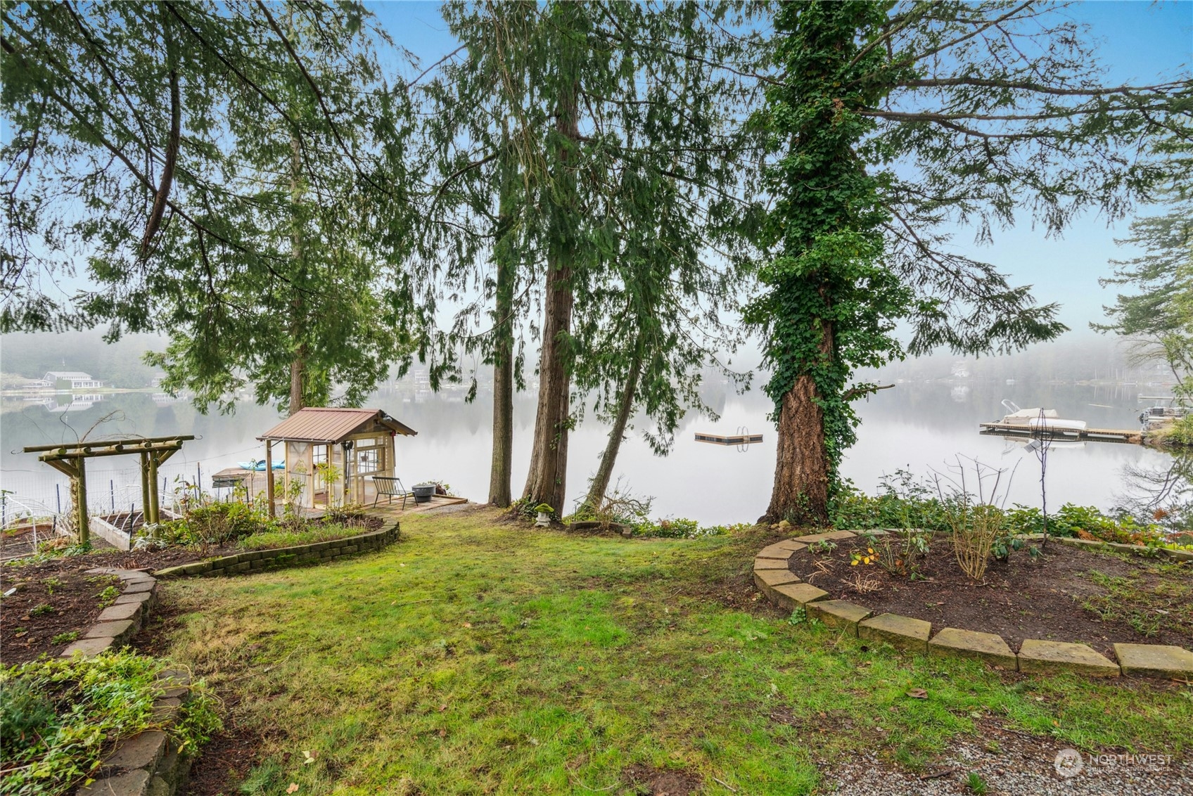 4042 W Ames Lake Drive NE