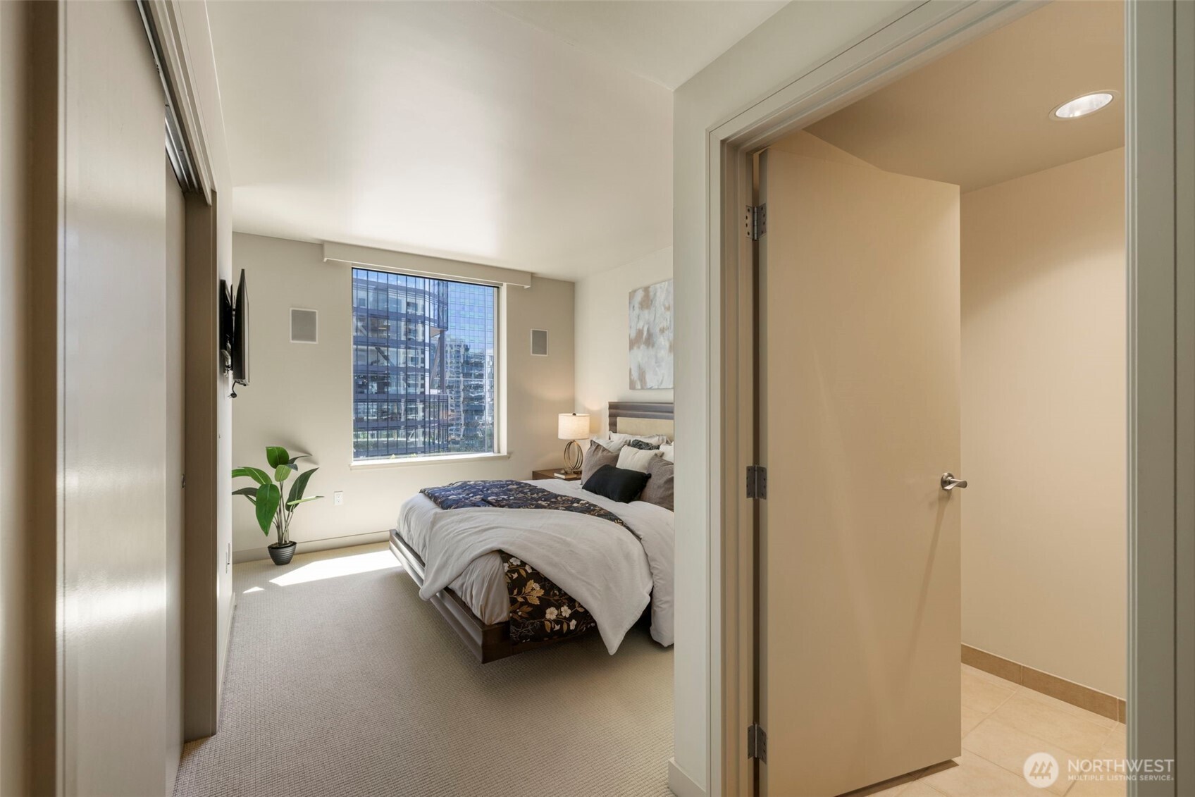 10610 NE 9th Place Unit: 1220