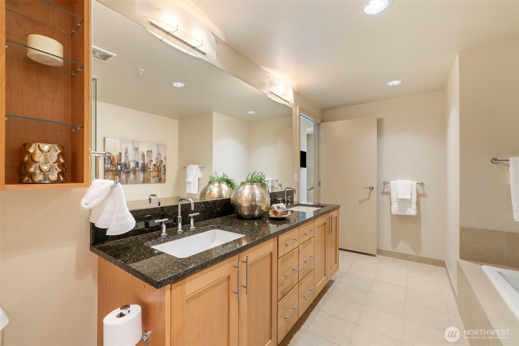 10610 NE 9th Place Unit: 1220