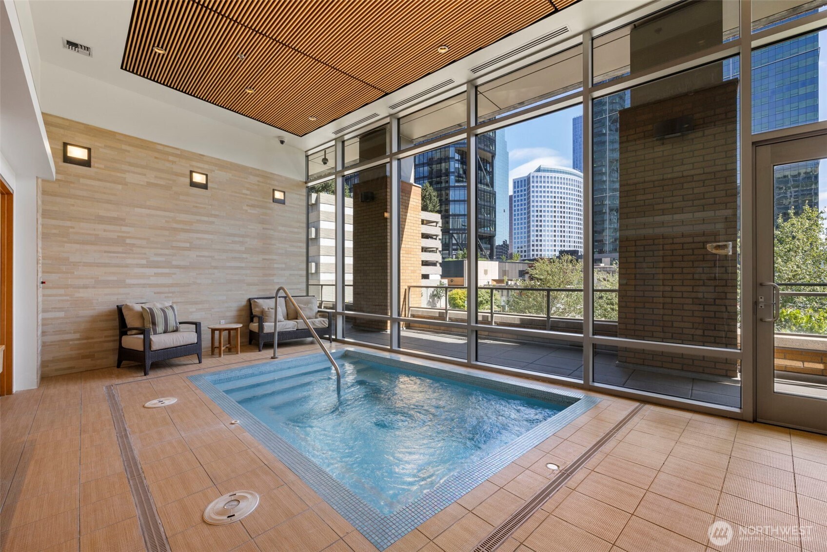 10610 NE 9th Place Unit: 1220