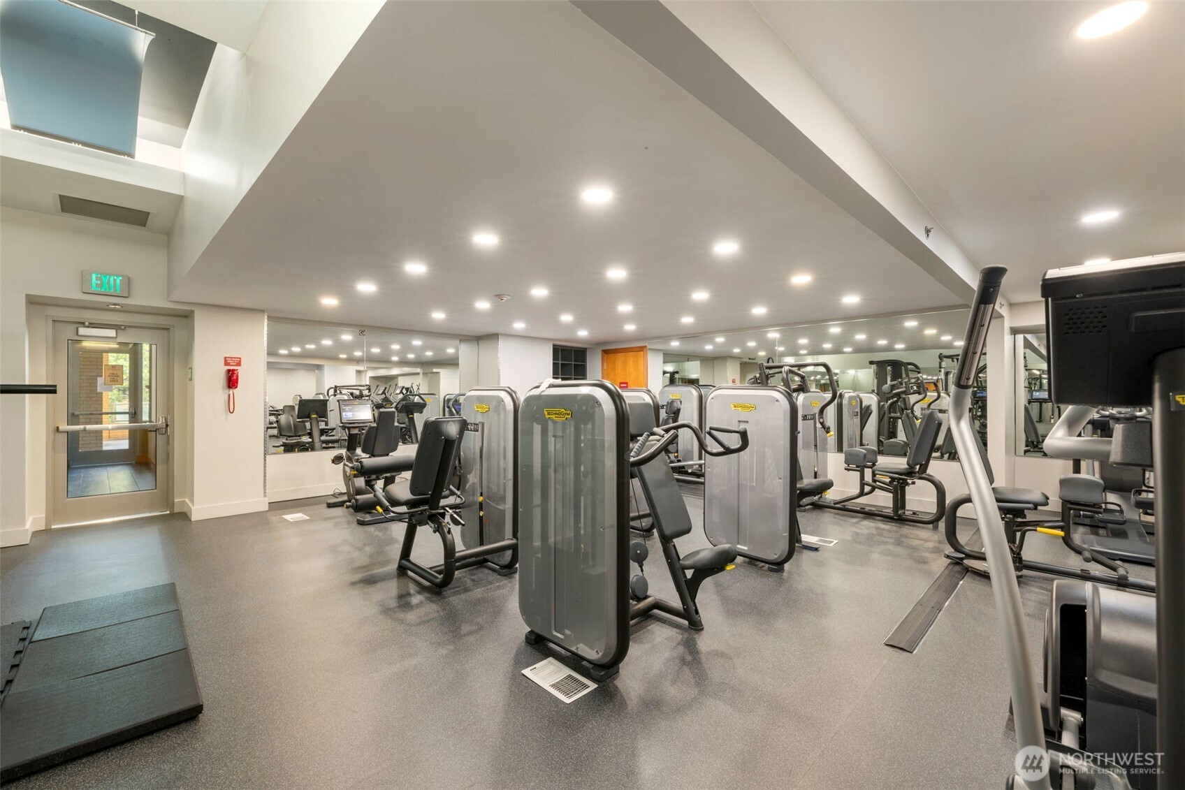 10610 NE 9th Place Unit: 1220