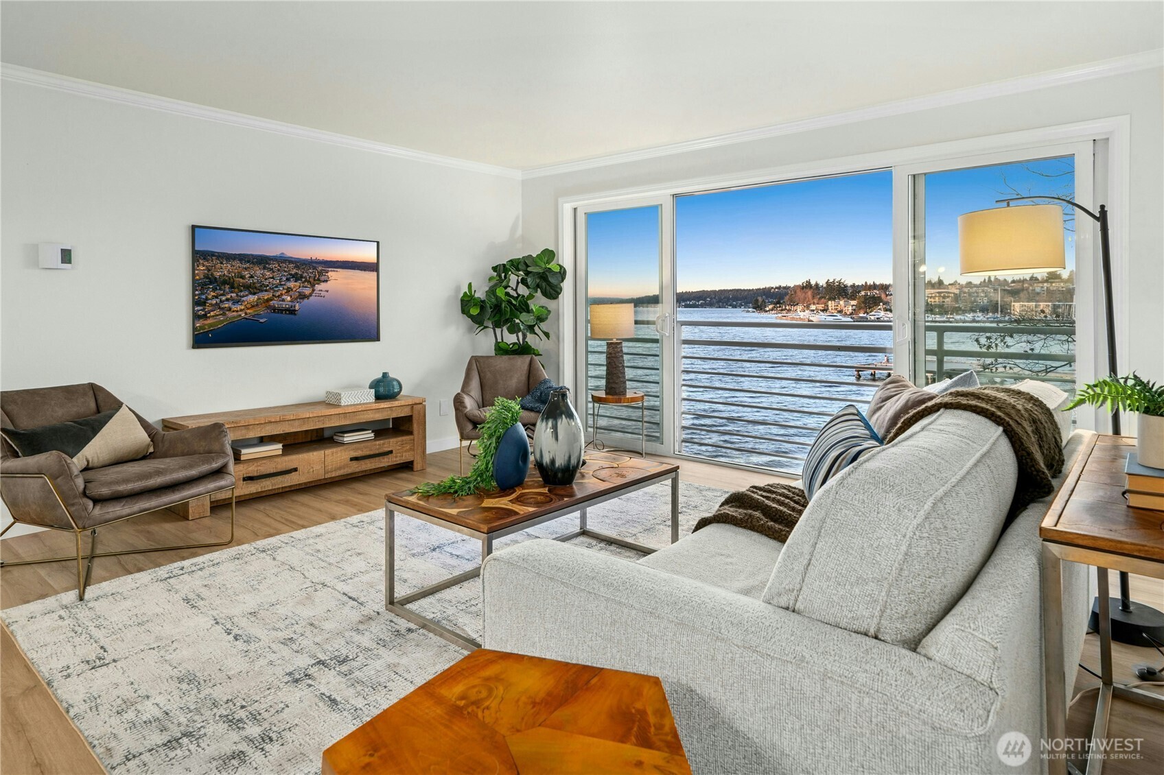 733 Lake Street S Unit: 202