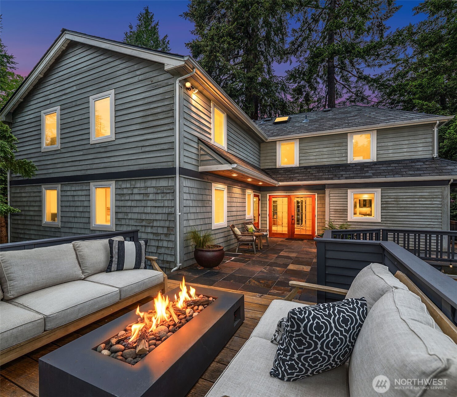 2038 9th Street SW