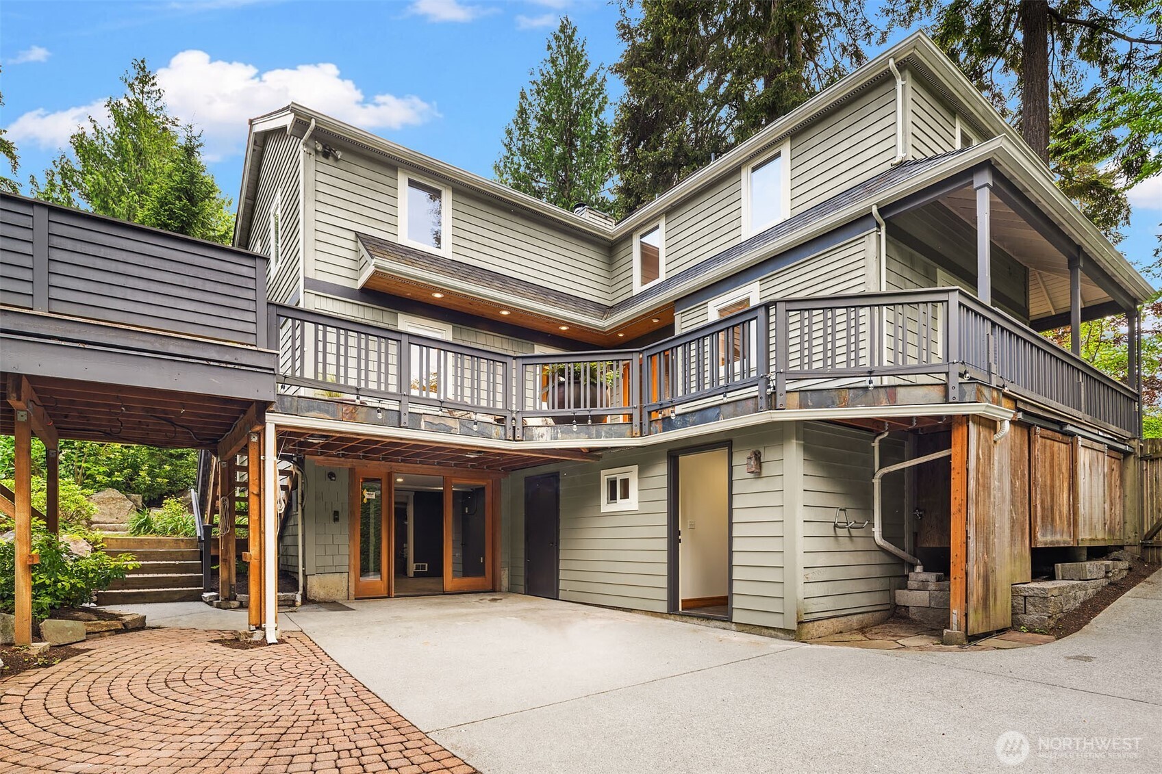 2038 9th Street W