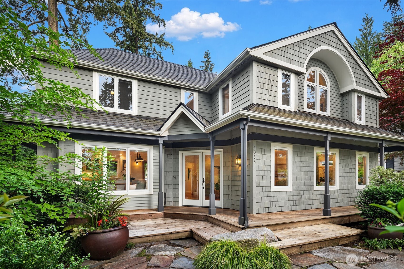 2038 9th Street W