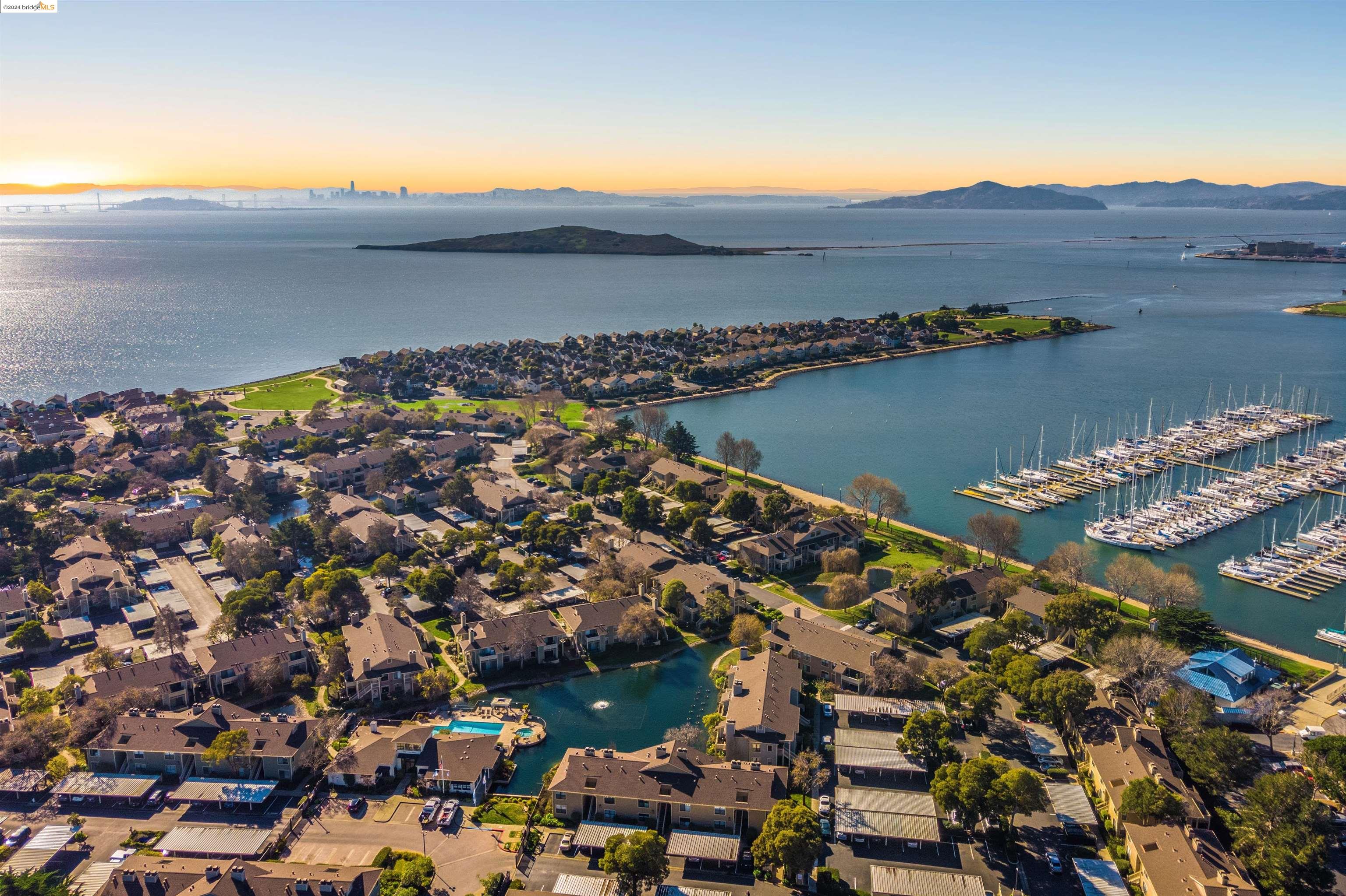 46 Schooner Ct