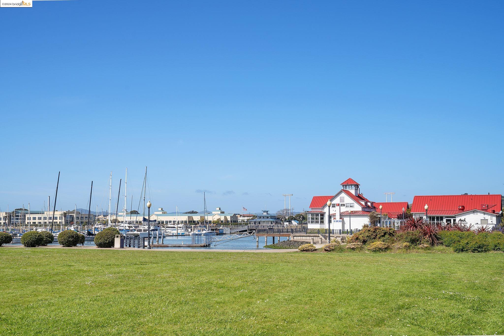 46 Schooner Ct