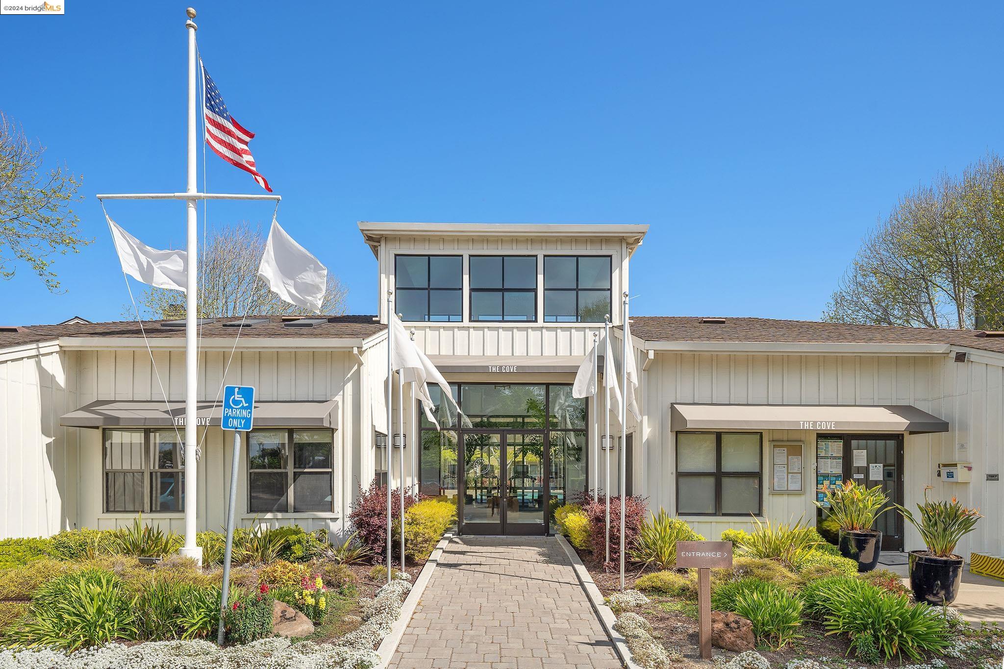 46 Schooner Ct