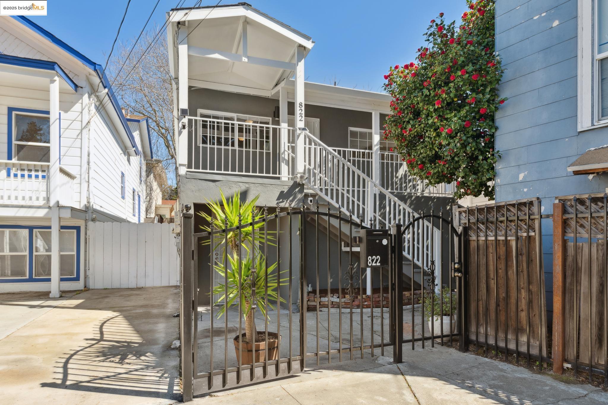 822 Henry St