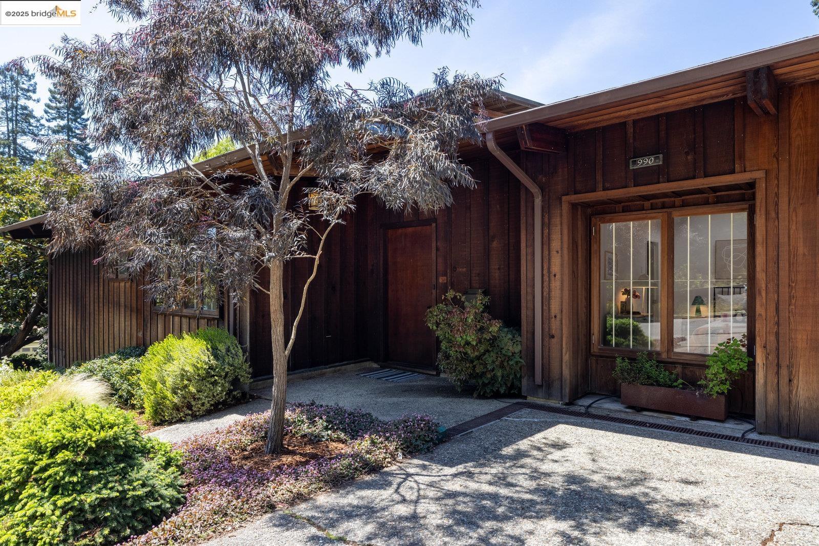 990 Regal Rd