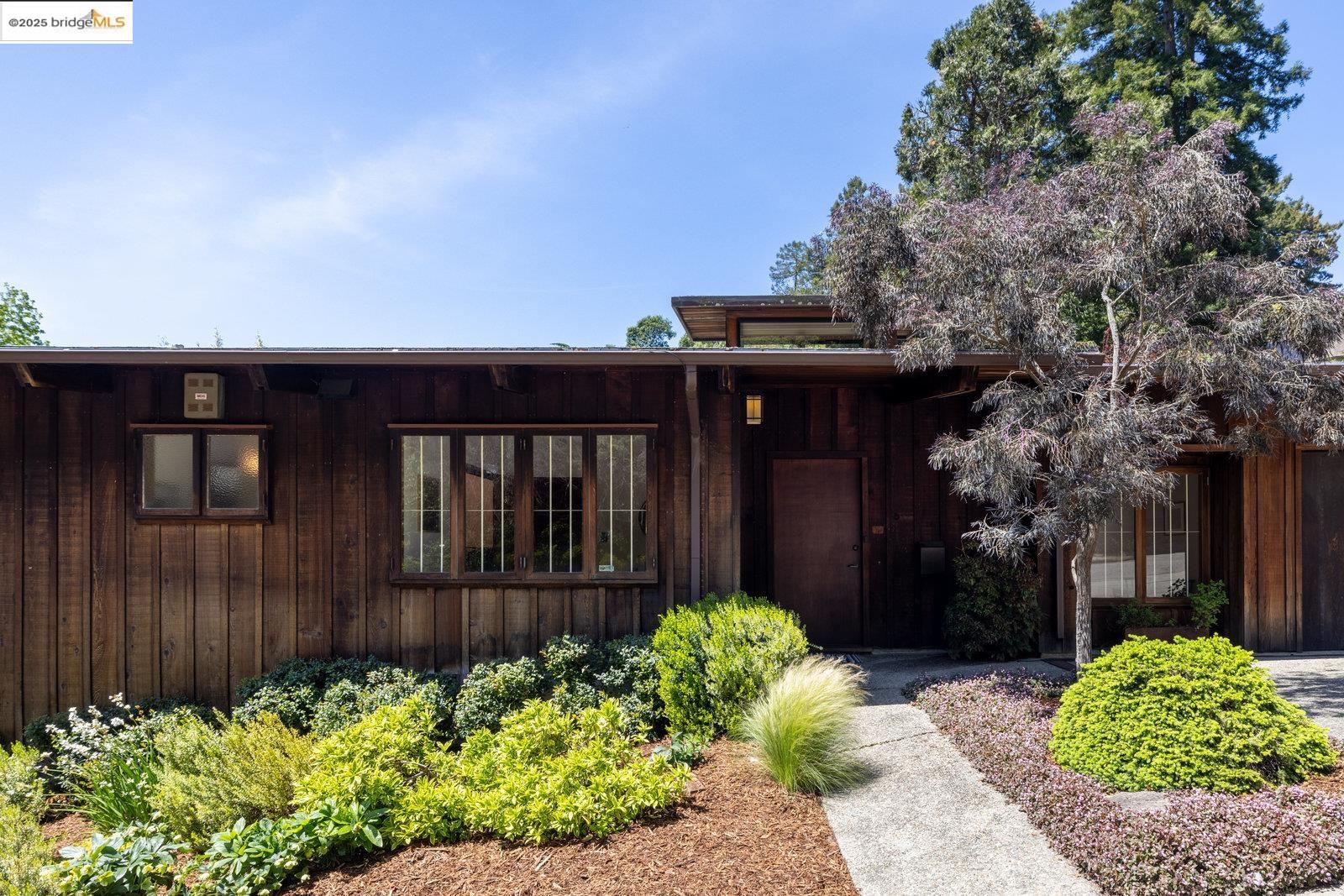 990 Regal Rd