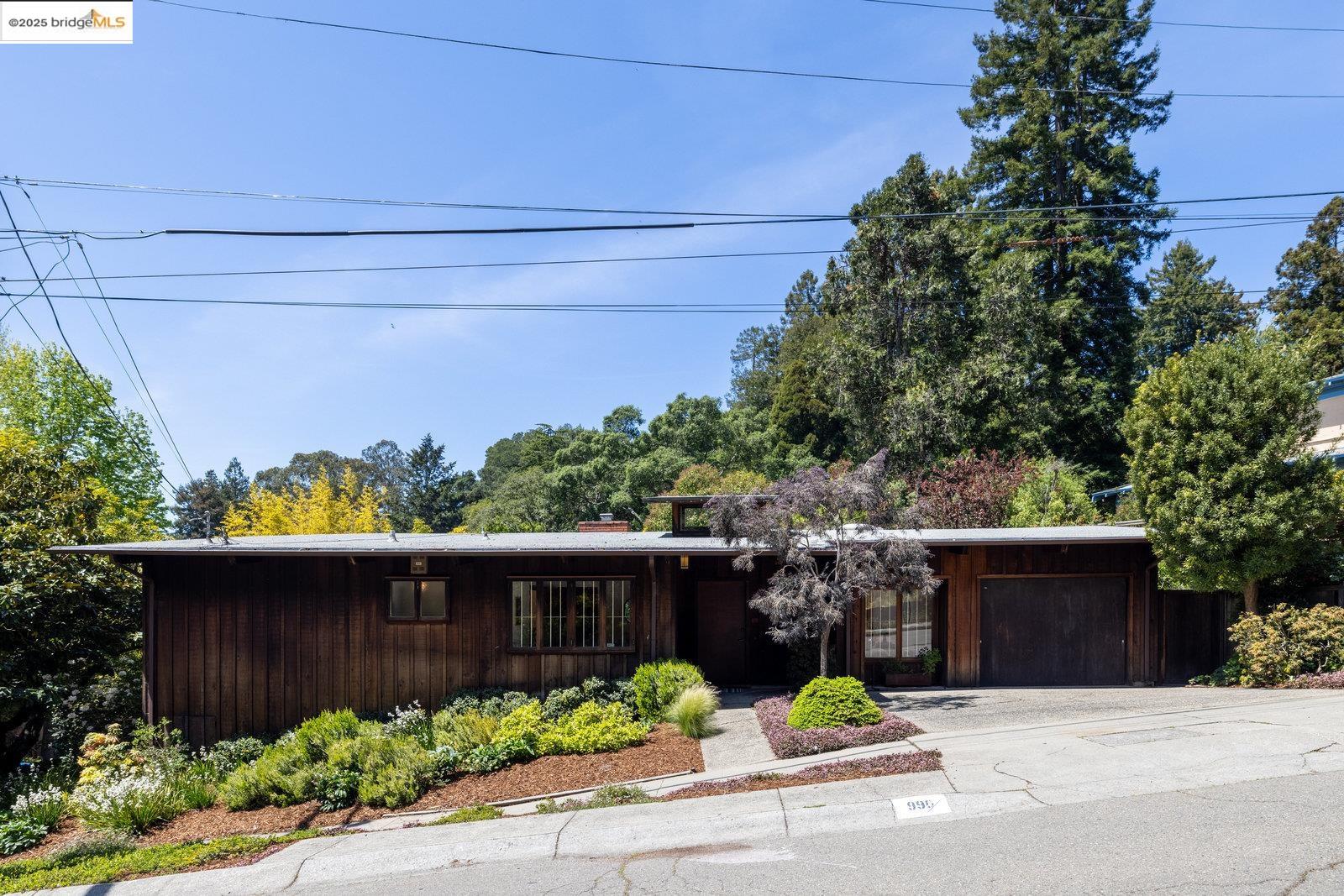 990 Regal Rd