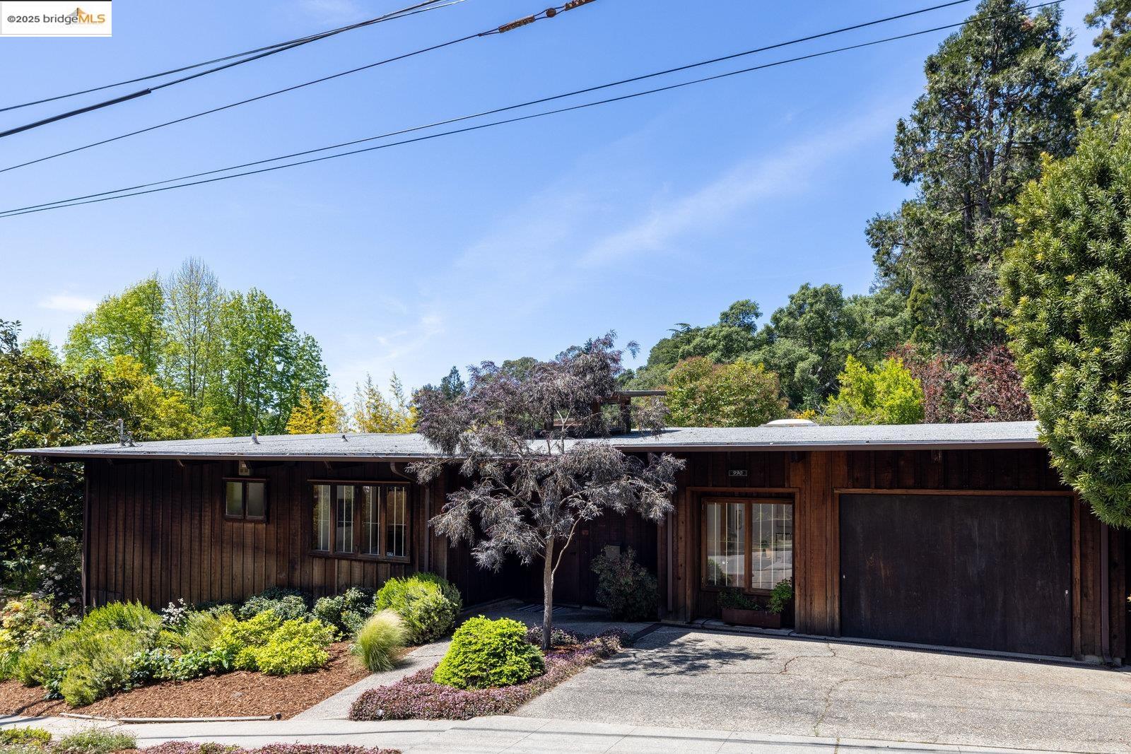 990 Regal Rd