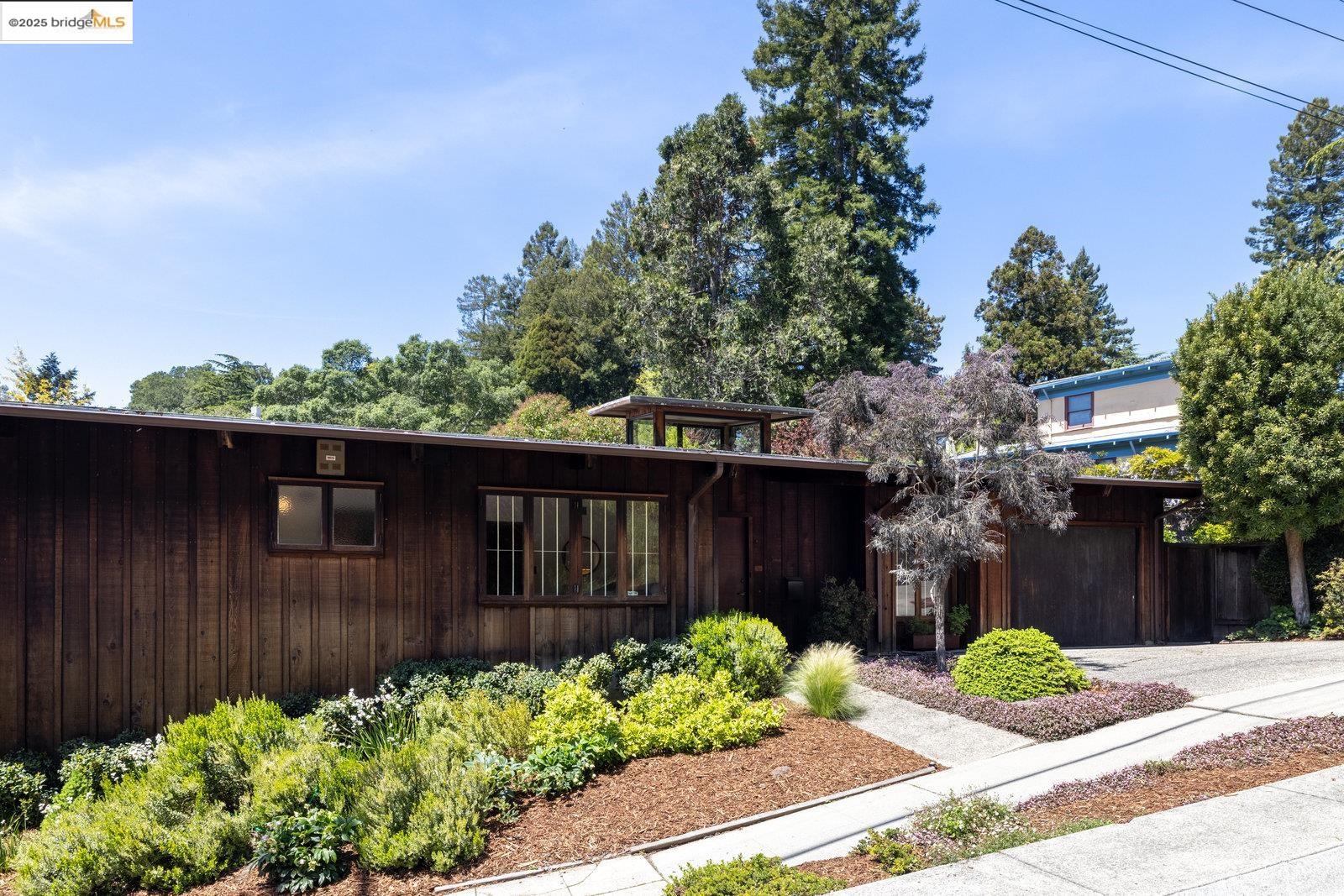 990 Regal Rd