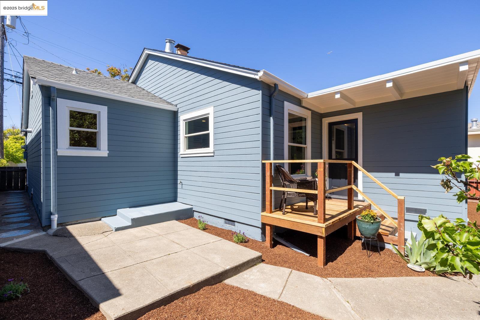 5838 Sacramento Ave
