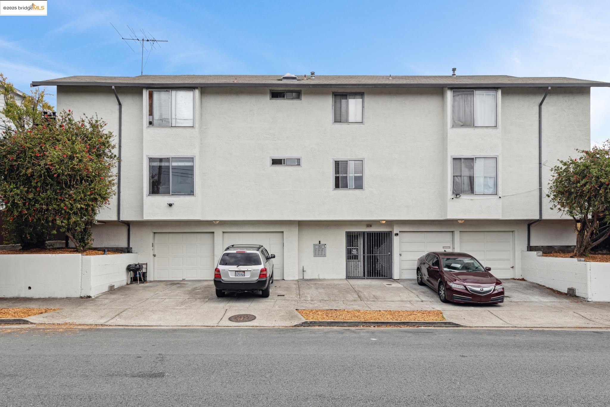 5238 Clinton Ave